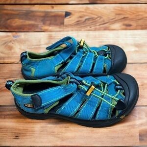Keen Sandals Sz 2 Blue Green Youth Caged Closed Toe Outdoors Hiking